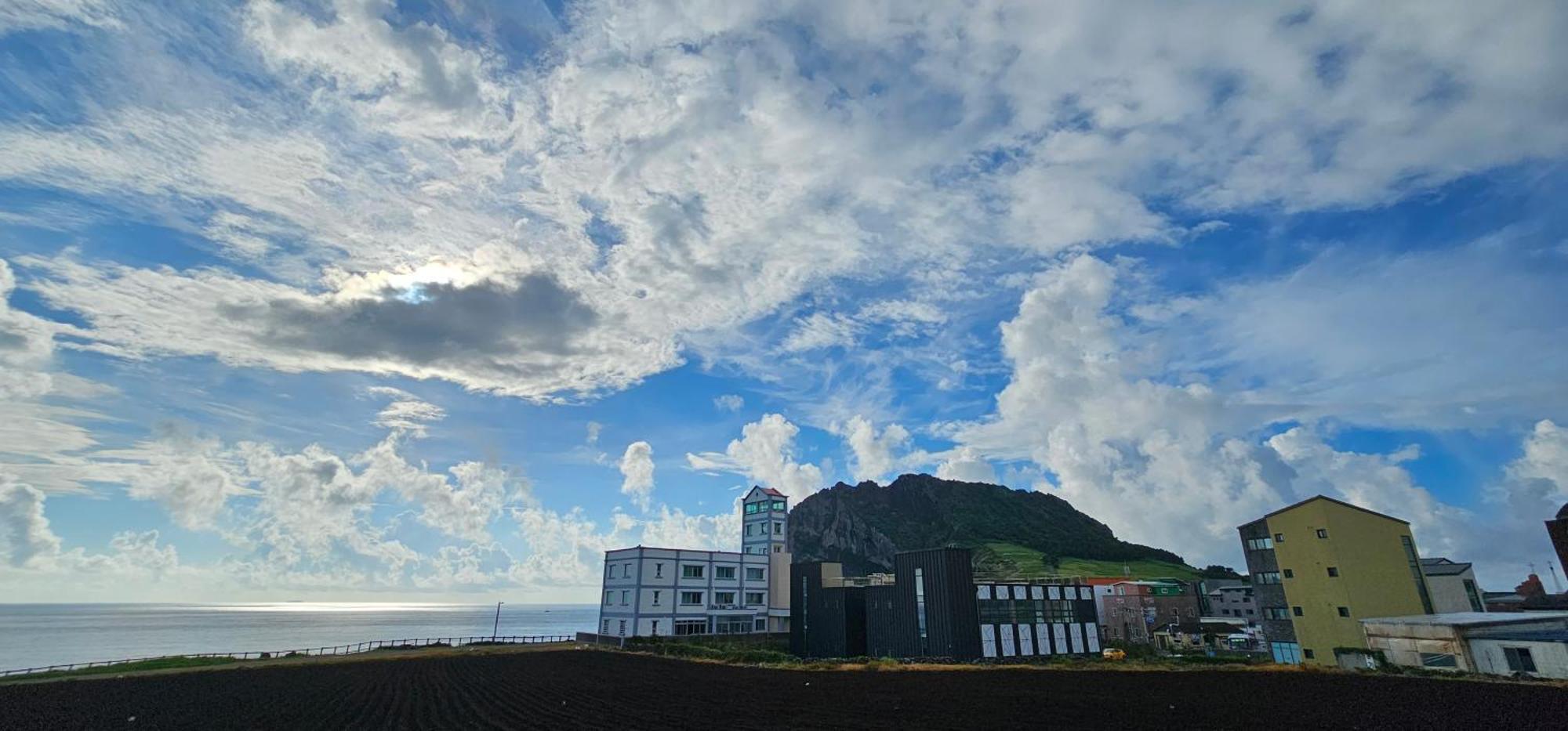 Seongsan Morning Sunset Villa ซอกวีโพ ภายนอก รูปภาพ