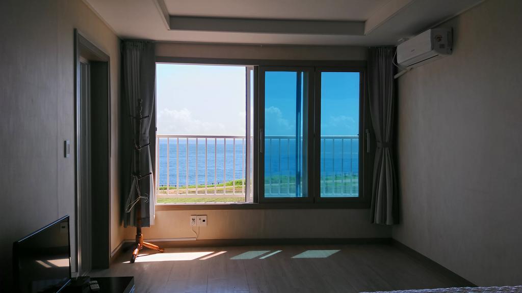 Seongsan Morning Sunset Villa ซอกวีโพ ภายนอก รูปภาพ