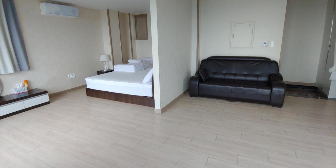 Seongsan Morning Sunset Villa ซอกวีโพ ภายนอก รูปภาพ
