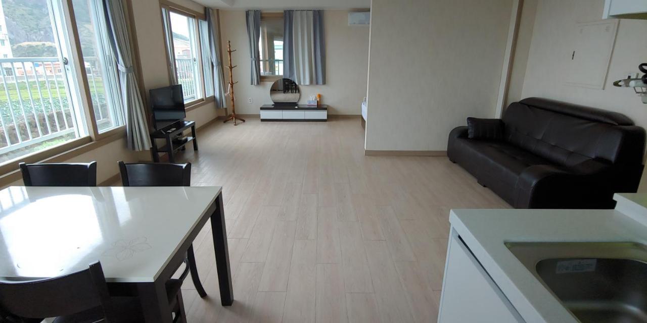 Seongsan Morning Sunset Villa ซอกวีโพ ภายนอก รูปภาพ