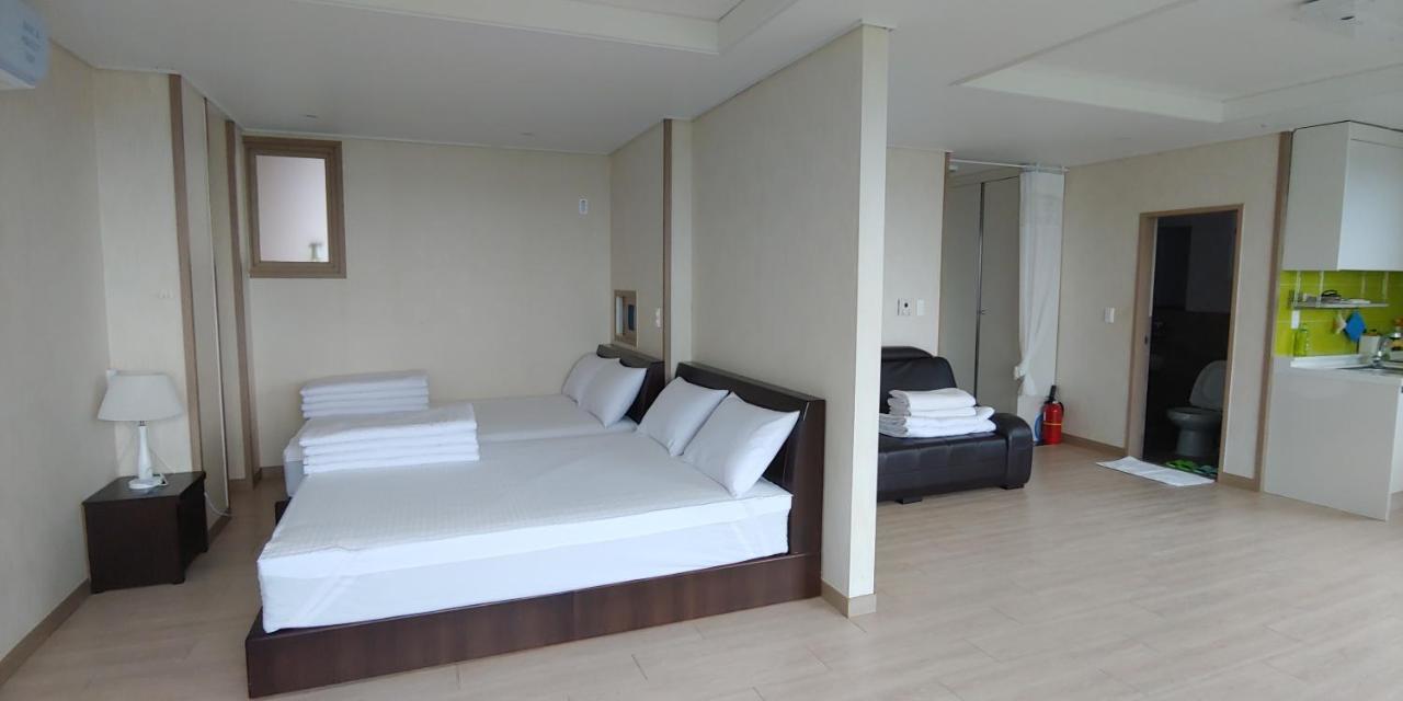 Seongsan Morning Sunset Villa ซอกวีโพ ภายนอก รูปภาพ